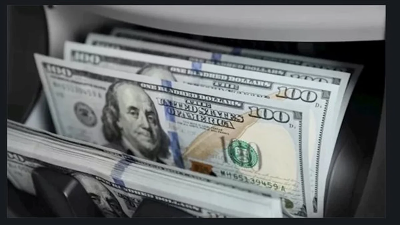 تغيرات حركة سعر الدولار مقابل الجنيه المصري في البنوك قبل بدء التداولات